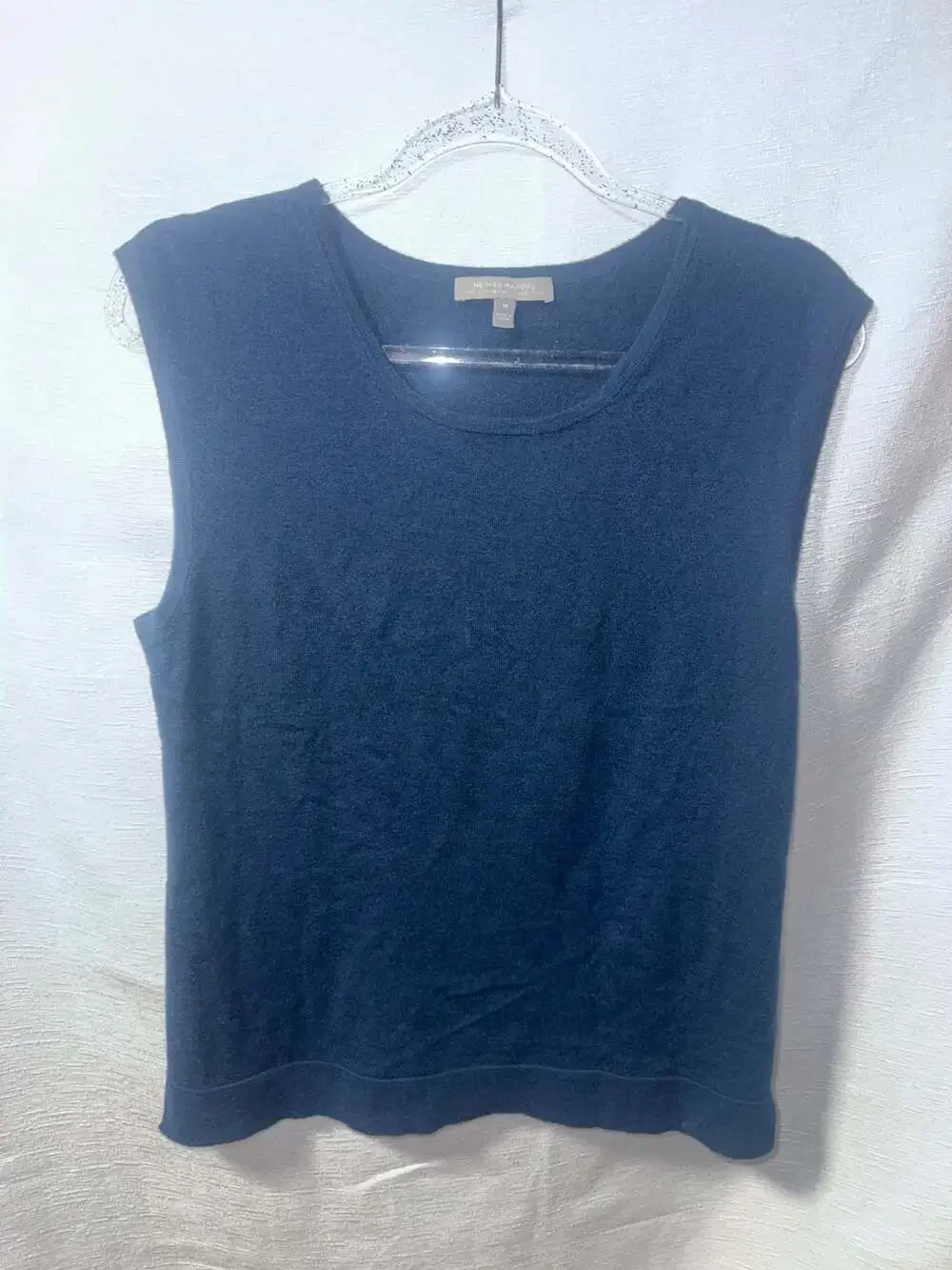Neiman Marcus The Cashmere Collection Sleeveless Sweater Shell